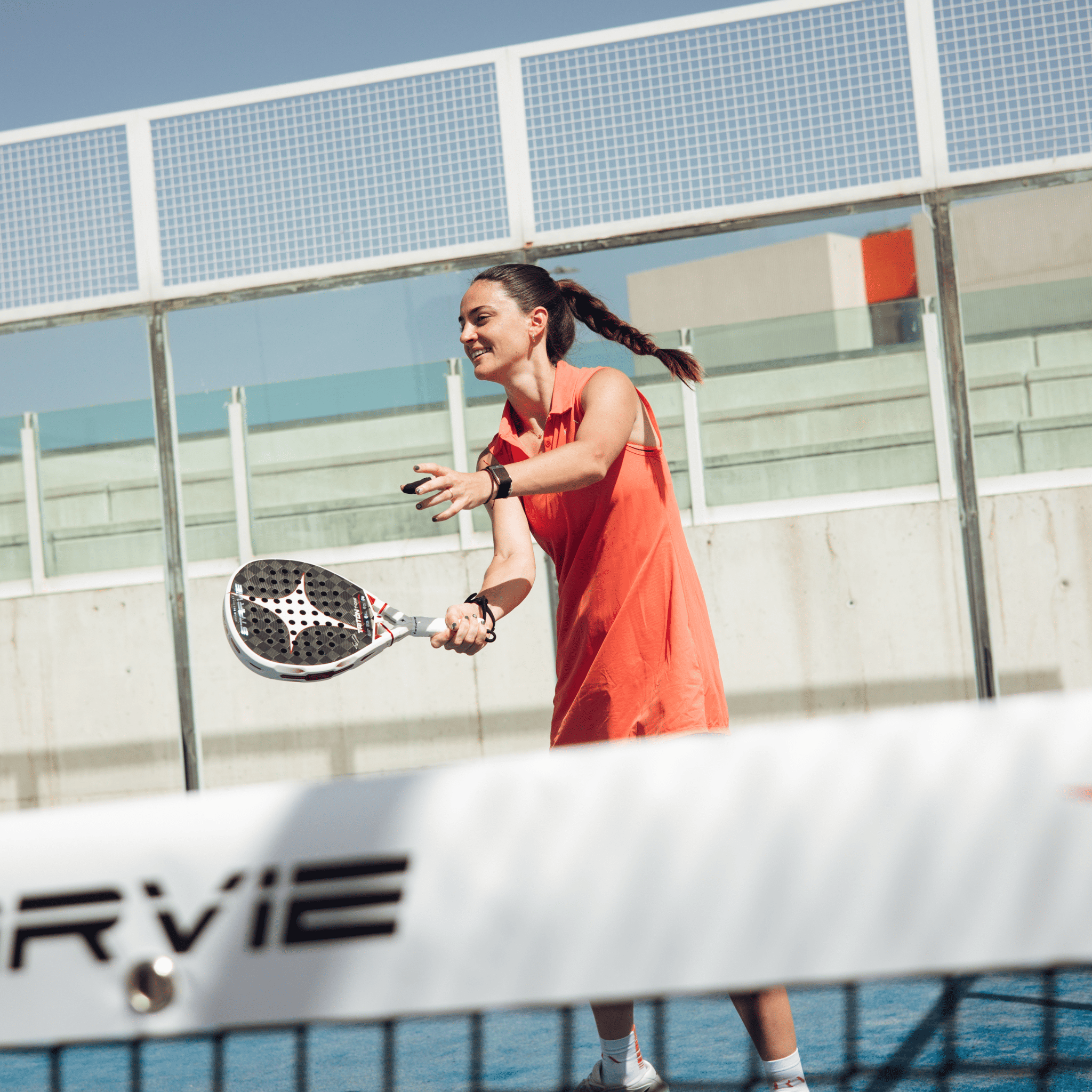 Tamara Icardo y Sanyo Gutiérrez estrenan pala signature en la colección STARVIE 2027