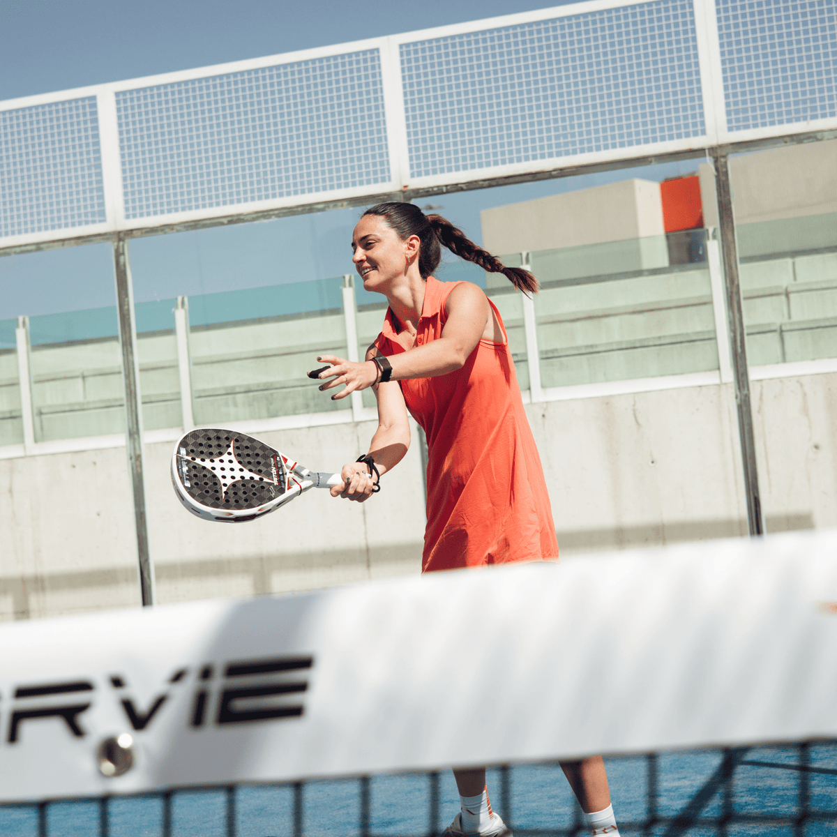 Tamara Icardo y Sanyo Gutiérrez estrenan pala signature en la colección STARVIE 2027